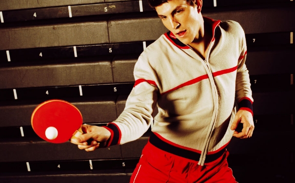 如何预防打乒乓球造成的运动损伤(打乒乓球常见到损伤及处理方法)-冷眸生活
