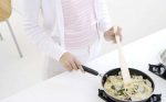 哪些炒菜习惯会致癌(哪些炒菜习惯,可能让全家患癌?)-冷眸生活